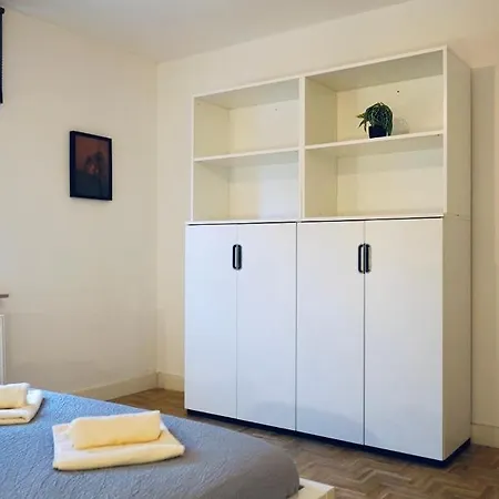 Apartman Geraeumiges Wohnen Fuer 7 Personen- Parkplatz- Waschmaschine- 3 Schlafzimmer