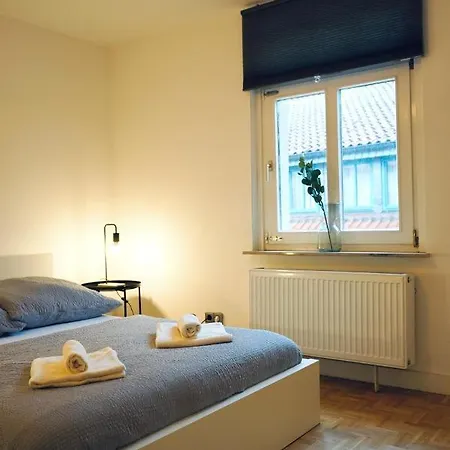 Geraeumiges Wohnen Fuer 7 Personen- Parkplatz- Waschmaschine- 3 Schlafzimmer Apartman *