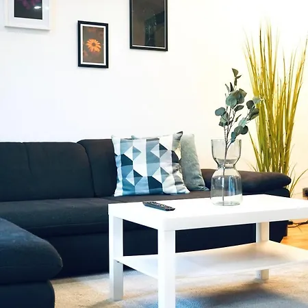 Geraeumiges Wohnen Fuer 7 Personen- Parkplatz- Waschmaschine- 3 Schlafzimmer Apartman *