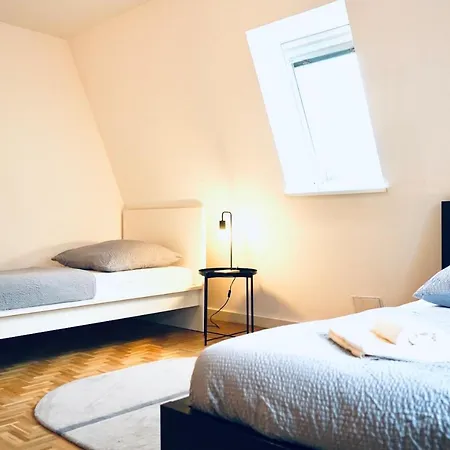 Apartman Geraeumiges Wohnen Fuer 7 Personen- Parkplatz- Waschmaschine- 3 Schlafzimmer *