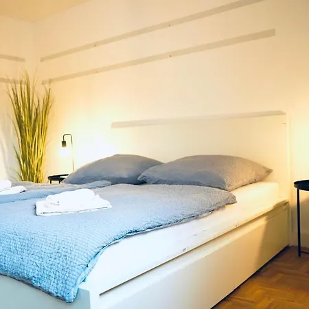 Geraeumiges Wohnen Fuer 7 Personen- Parkplatz- Waschmaschine- 3 Schlafzimmer Apartman *