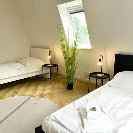 Geraeumiges Wohnen Fuer 8 Personen- Parkplatz- Waschmaschine- 3 Schlafzimmer * Wolfsburg