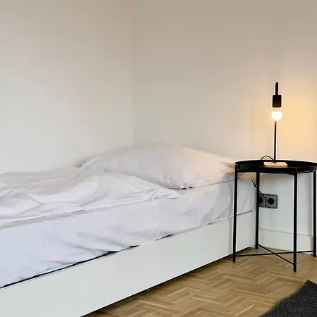 Apartmán Geraeumiges Wohnen Fuer 8 Personen- Parkplatz- Waschmaschine- 3 Schlafzimmer