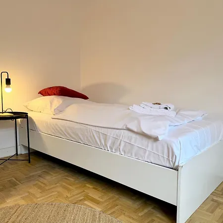 Geraeumiges Wohnen Fuer 8 Personen- Parkplatz- Waschmaschine- 3 Schlafzimmer Apartmán Wolfsburg
