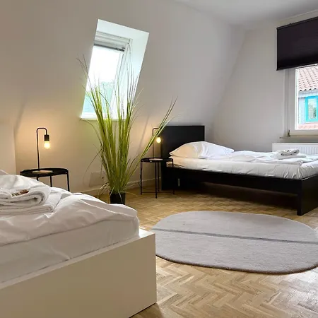 Geraeumiges Wohnen Fuer 8 Personen- Parkplatz- Waschmaschine- 3 Schlafzimmer Apartmán