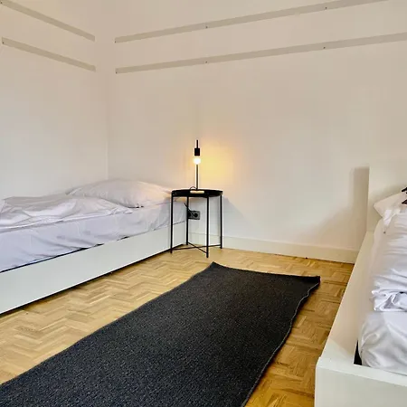 Geraeumiges Wohnen Fuer 8 Personen- Parkplatz- Waschmaschine- 3 Schlafzimmer Apartmán *
