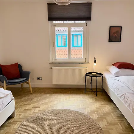 Geraeumiges Wohnen Fuer 8 Personen- Parkplatz- Waschmaschine- 3 Schlafzimmer Apartmán Wolfsburg