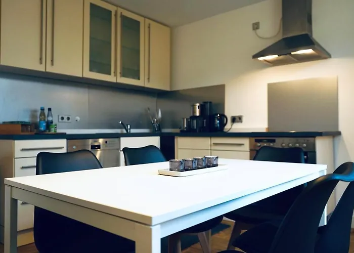 Geraeumiges Wohnen Fuer 7 Personen- Parkplatz- Waschmaschine- 3 Schlafzimmer Apartman *
