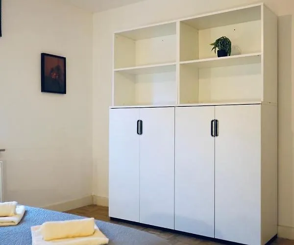 Apartman Geraeumiges Wohnen Fuer 7 Personen- Parkplatz- Waschmaschine- 3 Schlafzimmer