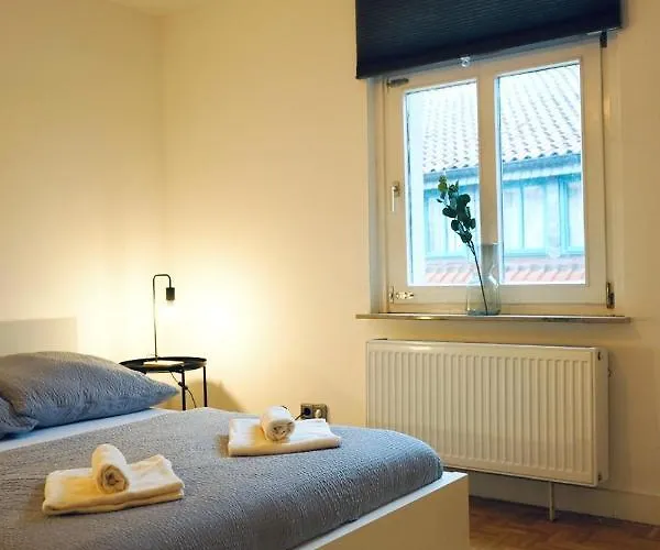 Geraeumiges Wohnen Fuer 7 Personen- Parkplatz- Waschmaschine- 3 Schlafzimmer Apartman *