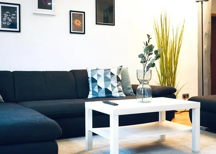 Geraeumiges Wohnen Fuer 7 Personen- Parkplatz- Waschmaschine- 3 Schlafzimmer Apartman *