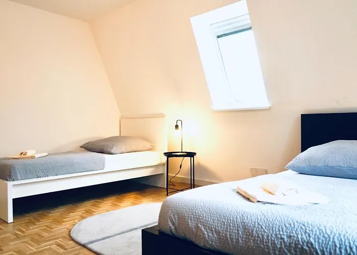 Apartman Geraeumiges Wohnen Fuer 7 Personen- Parkplatz- Waschmaschine- 3 Schlafzimmer *