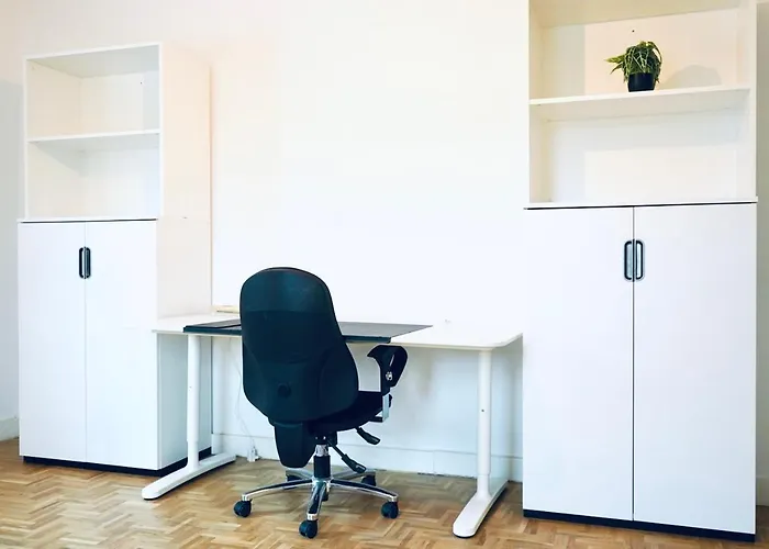 Geraeumiges Wohnen Fuer 7 Personen- Parkplatz- Waschmaschine- 3 Schlafzimmer Apartman Wolfsburg