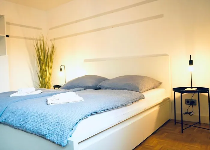 Geraeumiges Wohnen Fuer 7 Personen- Parkplatz- Waschmaschine- 3 Schlafzimmer Apartman *